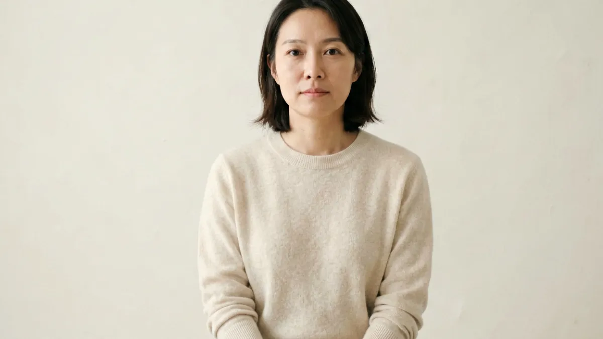 相泽南代表作品封面场景，画面呈现她在特定布景下的专业表演状态